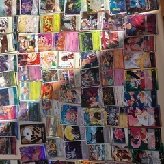 ワンピースカードとポケモンカード、野球カードなどの画像