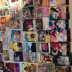 ワンピースカードとポケモンカード、野球カードなどの画像