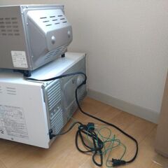 電子レンジとトースターセットの画像