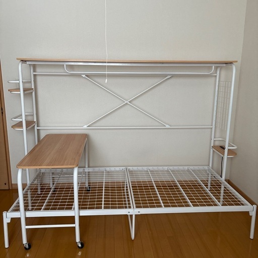 値下げ　ベットフレーム　コンセントデスクキャスター付き