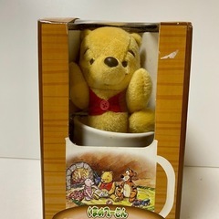新品　くまのプーさん ステッチ＆ボタンぬいぐるみ付　マグカップの画像