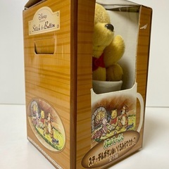 新品　くまのプーさん ステッチ＆ボタンぬいぐるみ付　マグカップの画像