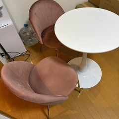 ダイニングテーブル、チェアの画像