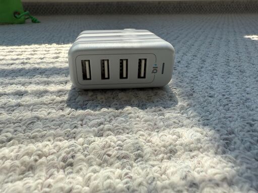 Anker PowerPort 4 USB急速充電器　ケーブル付き