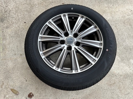 プリウスα夏タイヤ　205/60/r16 2023年製造