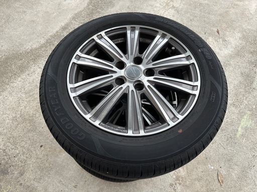 プリウスα夏タイヤ　205/60/r16 2023年製造