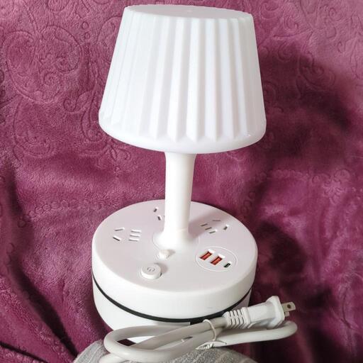【新品・未使用】LEDベッドサイドランプ(コンセント\u0026USBポート付き)