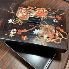 漆器 蓋付き収納箱 花模様の画像