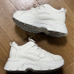 スニーカー 厚底 の画像