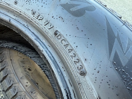 2023年式 バリ山 ブリジストン ブリザック215/70R16