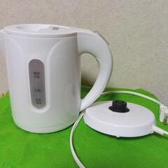 電気ケトル コンパクトケトル 0.8L 空焚き防止機能 ホワイト...