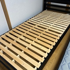 マットレス付きベッドの画像