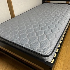 マットレス付きベッドの画像