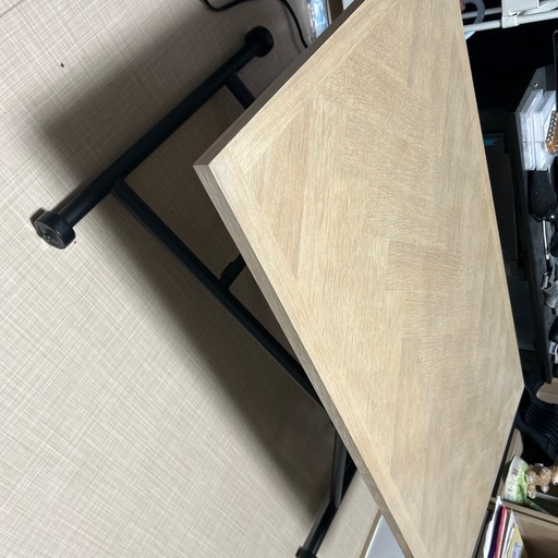 昇降式テーブル