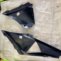 もはやただのプラスチックゴミ？　ARCTIC CAT フロントカウルの画像