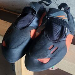 【自作】ボルダリングウォール（中古）※クライミングシューズ付きの画像