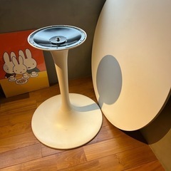 IKEAドクスタ丸テーブルの画像