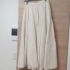 白のロングスカート