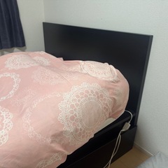 IKEA MALMクイーンベッドフレームの画像