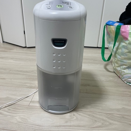 2021年製　CORONA除湿機