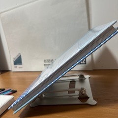 モバイルバッテリー、文房具の画像