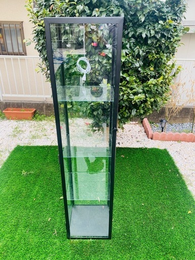 IKEAのガラスショーケース　ライト行き