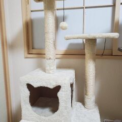 中古キャットタワーの画像