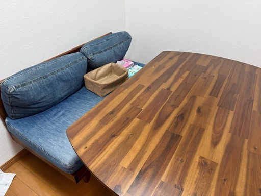 ダイニングテーブル　unico アカシア無垢材