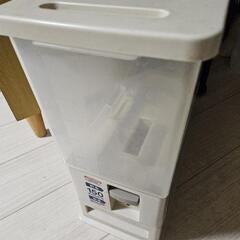 米びつ  10キロ入ります。