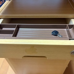 学習机　キャビネット付き　ライト付き　の画像