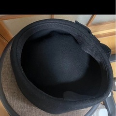 黒いウールフェルトハット リボン付きの画像