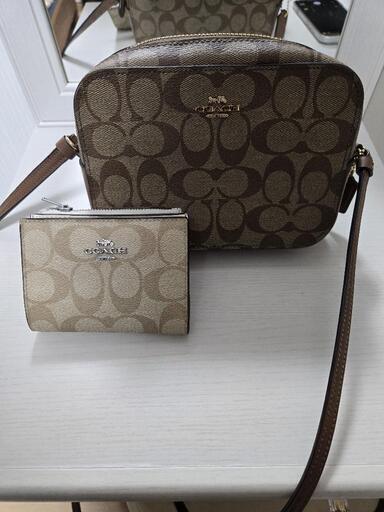 定価6万円　COACHショルダーバッグとCOACHお財布