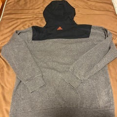 adidas パーカーの画像