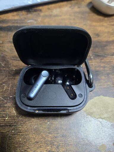 EarFun Air Pro 4\n\n左耳とケースのみ