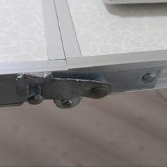 折りたたみテーブルの画像