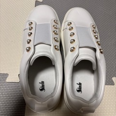 新品未使用スニーカーの画像