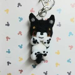 小さな黒い柴犬のキーホルダー　　羊毛の画像