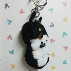 小さな黒い柴犬のキーホルダー　　羊毛の画像