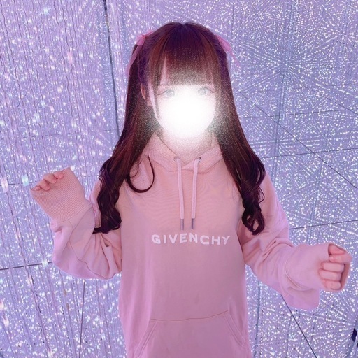 GIVENCHY ピンクパーカー