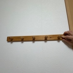 ハンガーフック　木材の画像