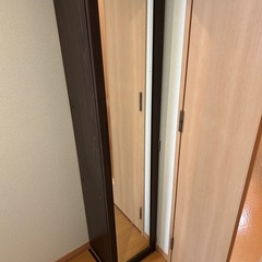 鏡面付き棚の画像