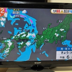 【値下げしました】32型SHARP AQUOS液晶カラーテレビ(リモコン付き)とテレビ台の画像