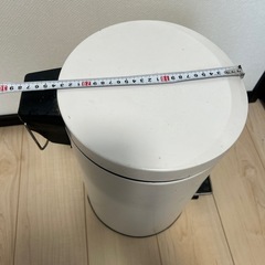【3月末まで】ゴミ箱　ごみ箱　ダストボックス　ペダル　白　ホワイトの画像