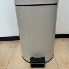 【3月末まで】ゴミ箱　ごみ箱　ダストボックス　ペダル　白　ホワイトの画像