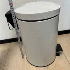 【3月末まで】ゴミ箱　ごみ箱　ダストボックス　ペダル　白　ホワイトの画像