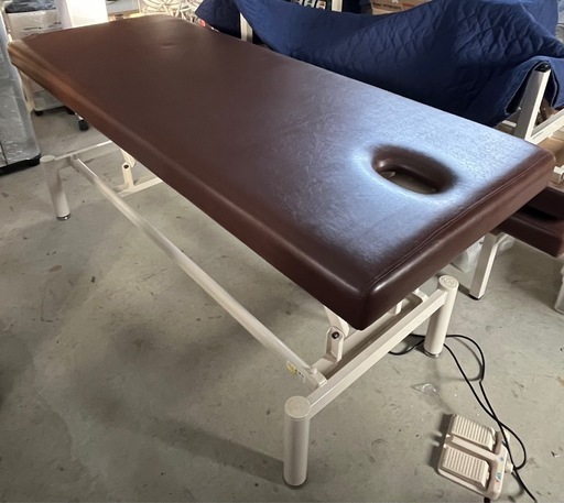 【USED】【引取歓迎！】旭精工/ASAHI タカダベッド / Takada Bed 電動施術台　AGC60-1D100C 約幅70 x 奥行180 昇降　ブラウン系
