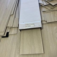 サンゲツ　フロアタイル　余りの画像