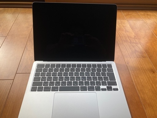MacBook Air M2 シルバー充放電回数17回、 バッテリー最大容量100% 