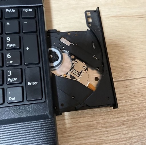 初心者向けLIFEBOOK A577/TW  高性能 第7世代Core i3搭載SSD搭載で高速動作
