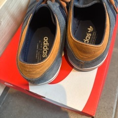 【adidas】スニーカー
の画像